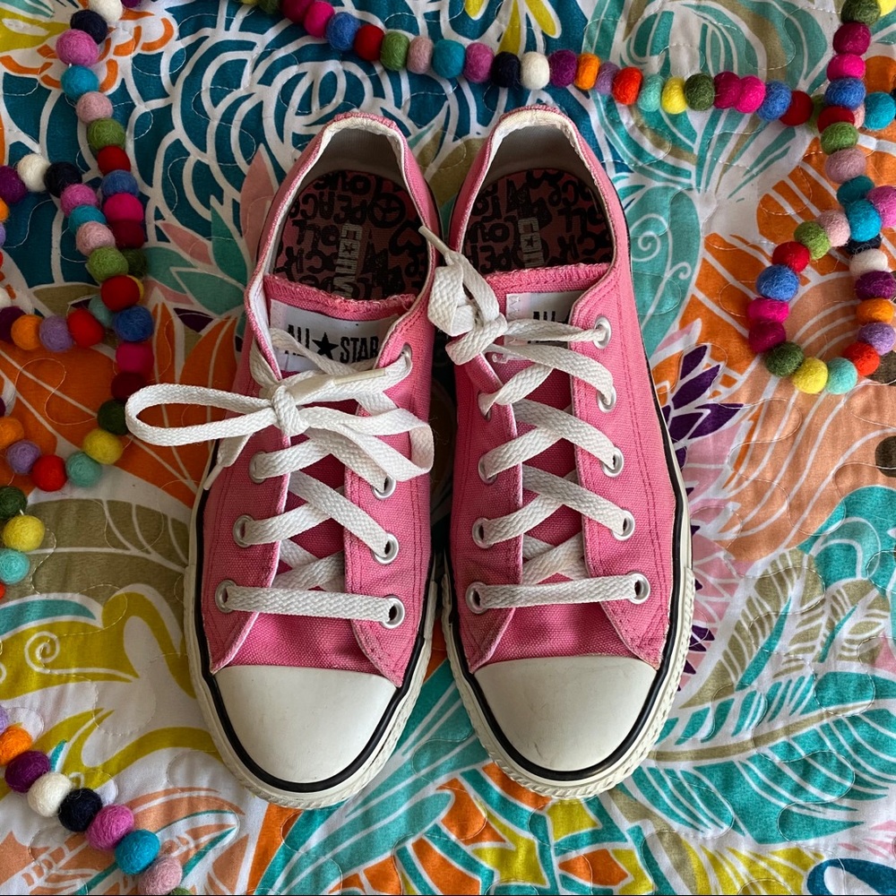💕Bubblegum Pink Converse💕